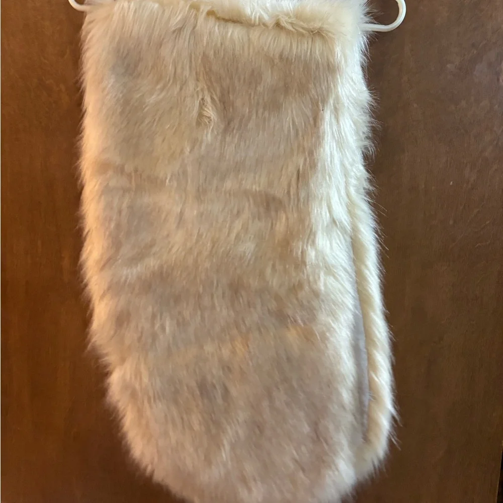 Luxurious Faux Fur Cream Throw - wedding